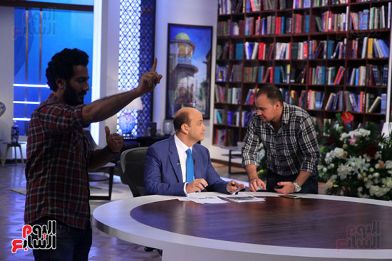 عمرو صحصاح يناقش أديب فى كواليس انطلاق أولى حلقات برنامج كل يوم  